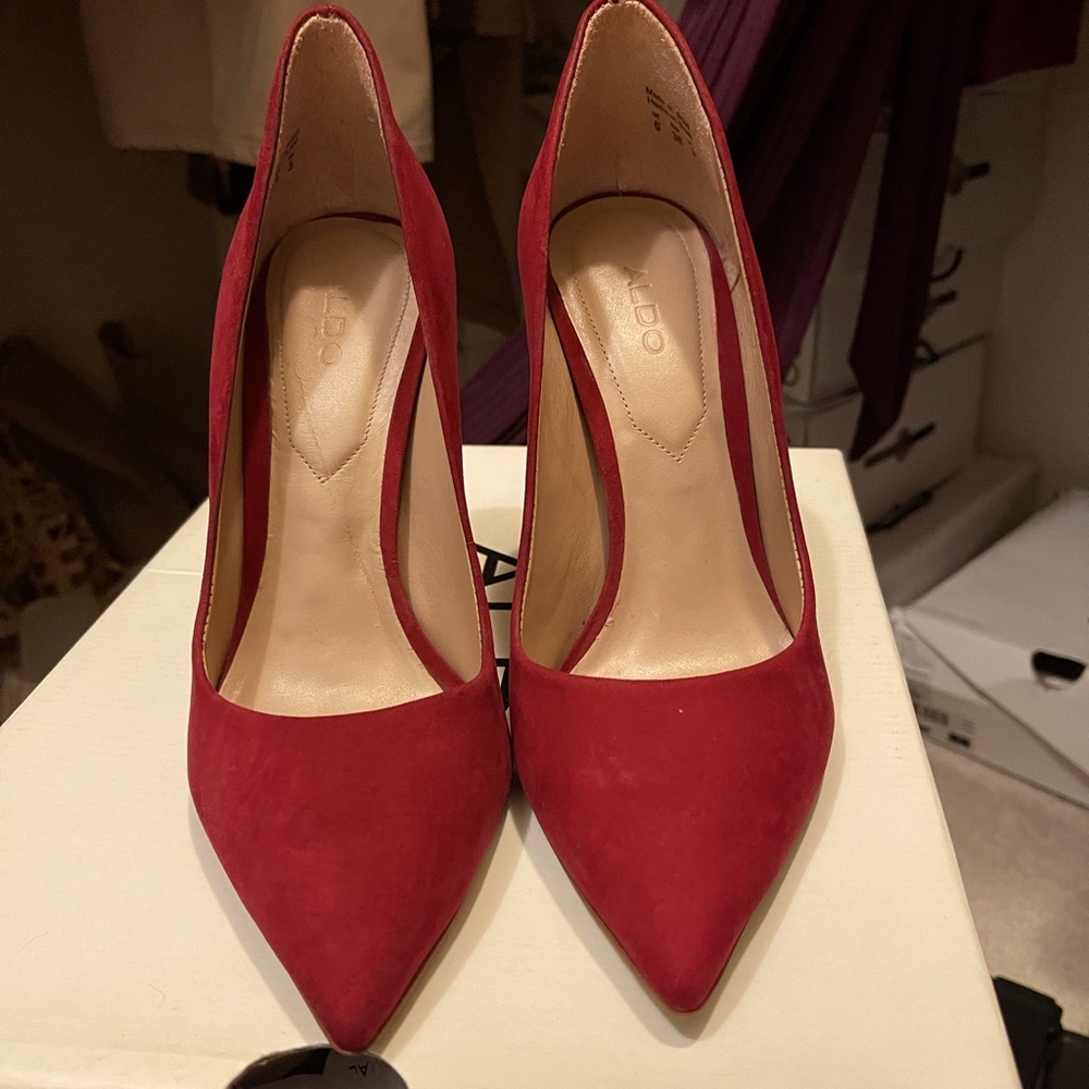 Deep red pointed toe Aldo pumps in suede